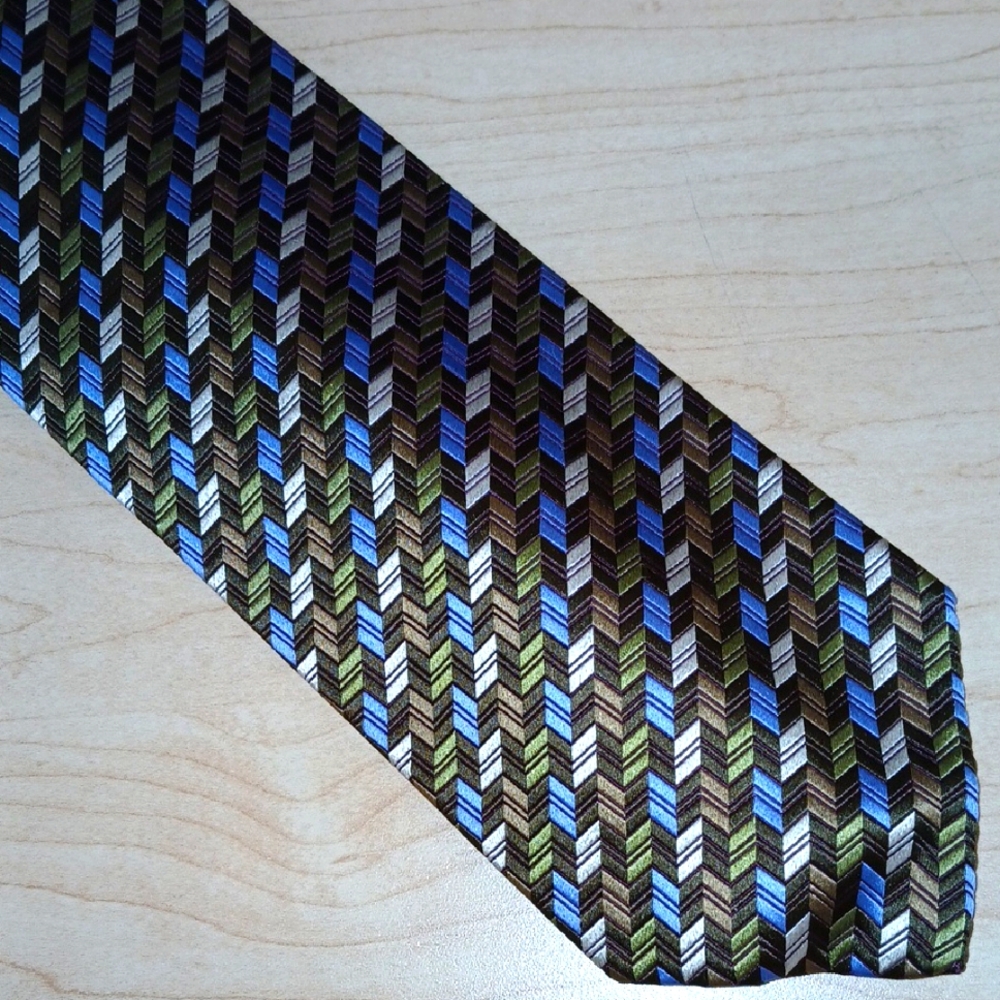 Elegant XMI Platinum Multicolor Chevron Men's Tie